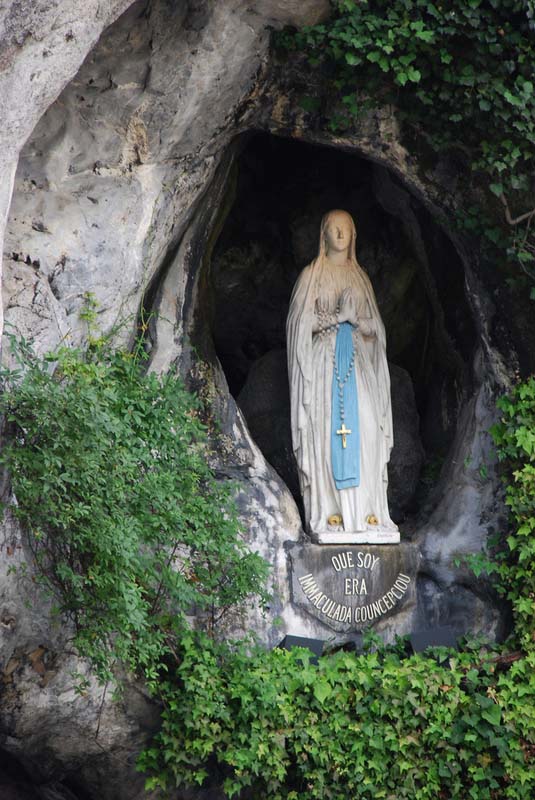 ルルドの聖母マリア像